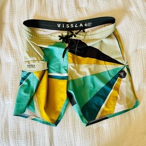 Men’s Size 36 Vissla boardshorts